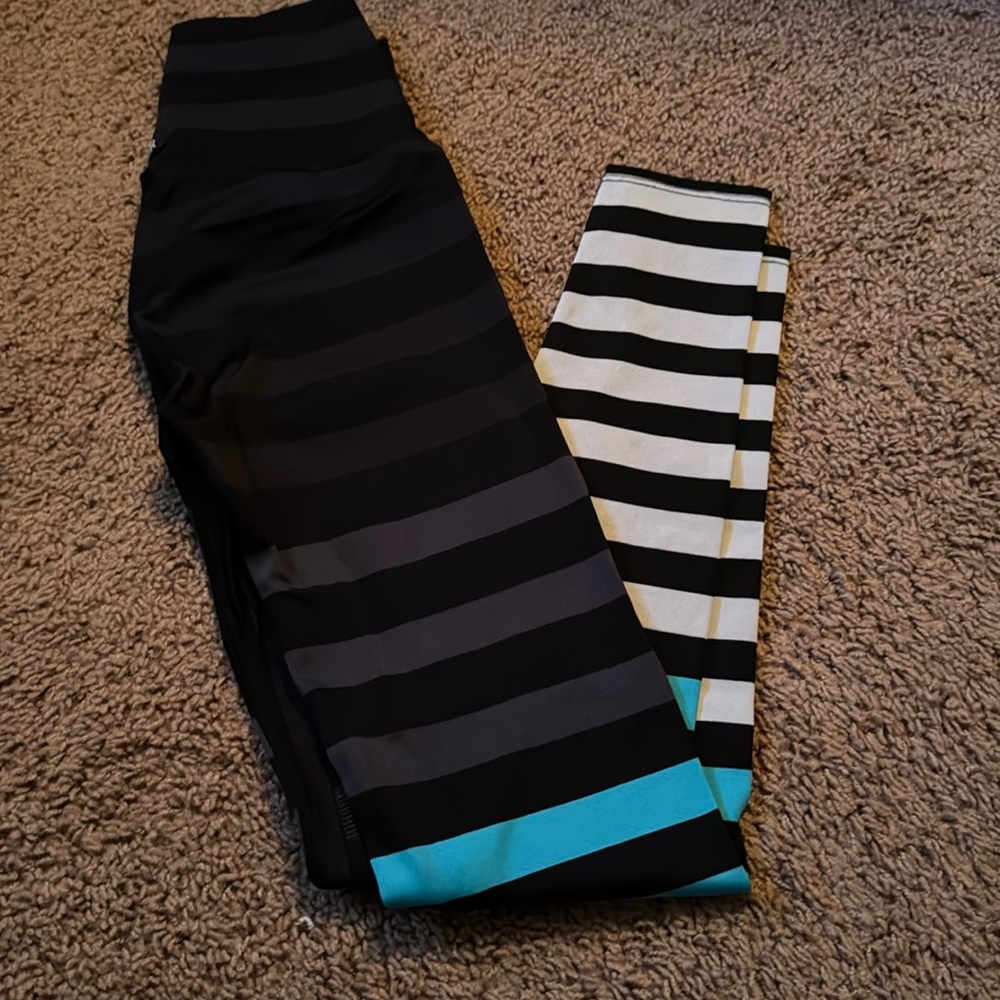 K-DEER sneaker length leggings (25” inseam)
The famous stripes!  Size small